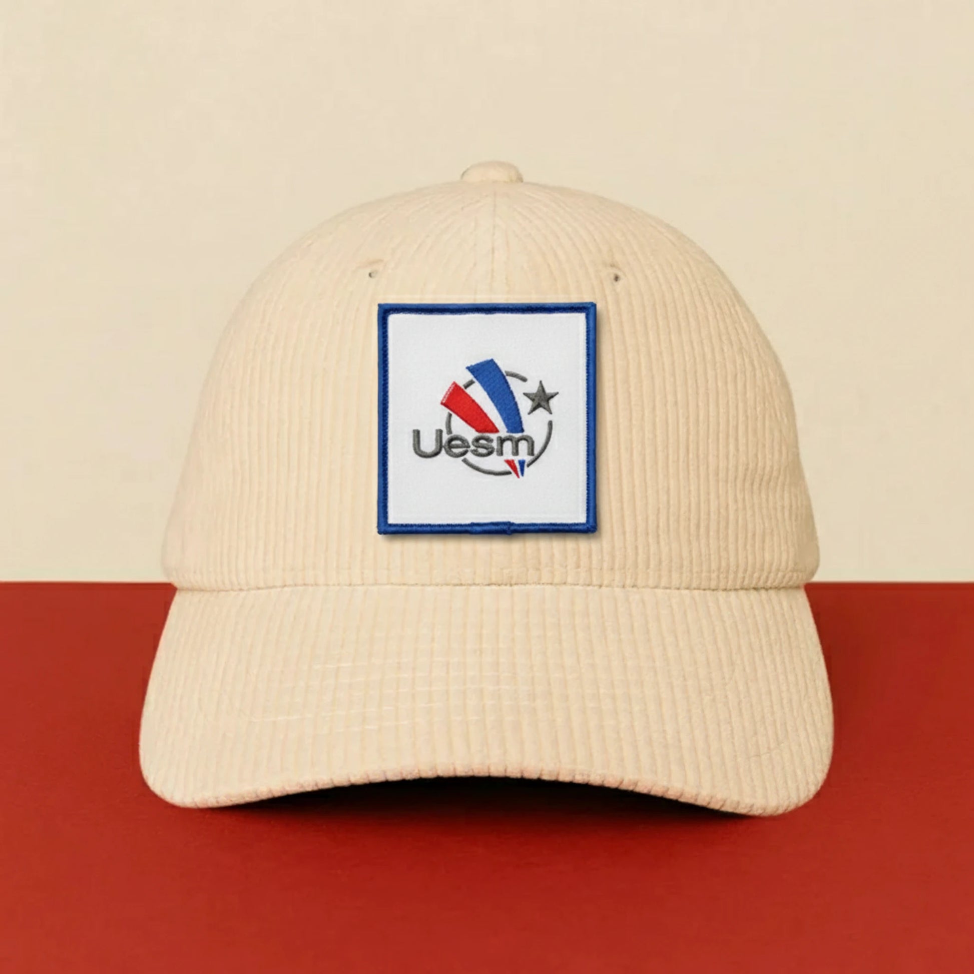Détail broderie patch U Et sur Montmorillon