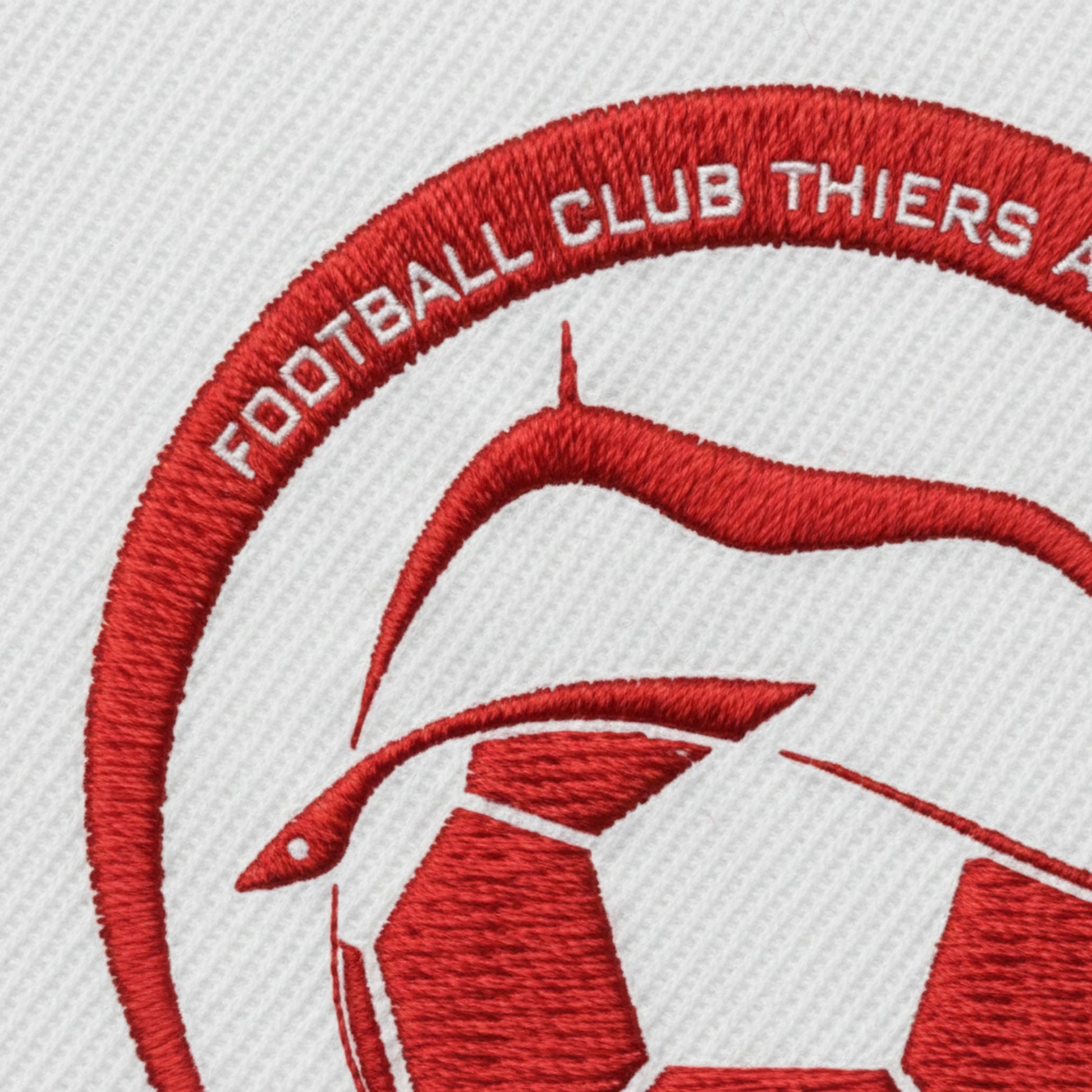 Détail broderie patch THIERS FOOTBALL CLUB