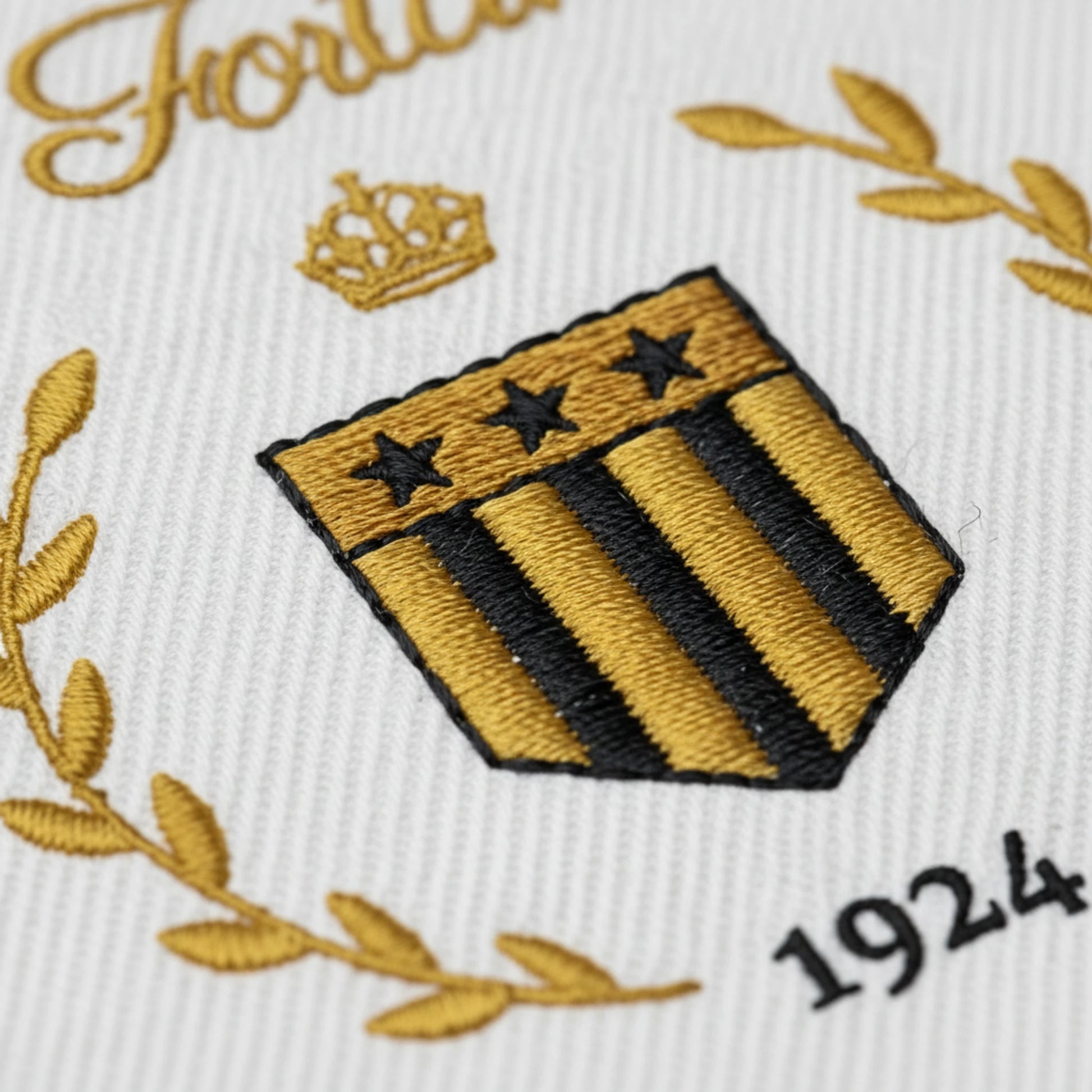 Détail broderie patch La Fortuniere Labastide Murat