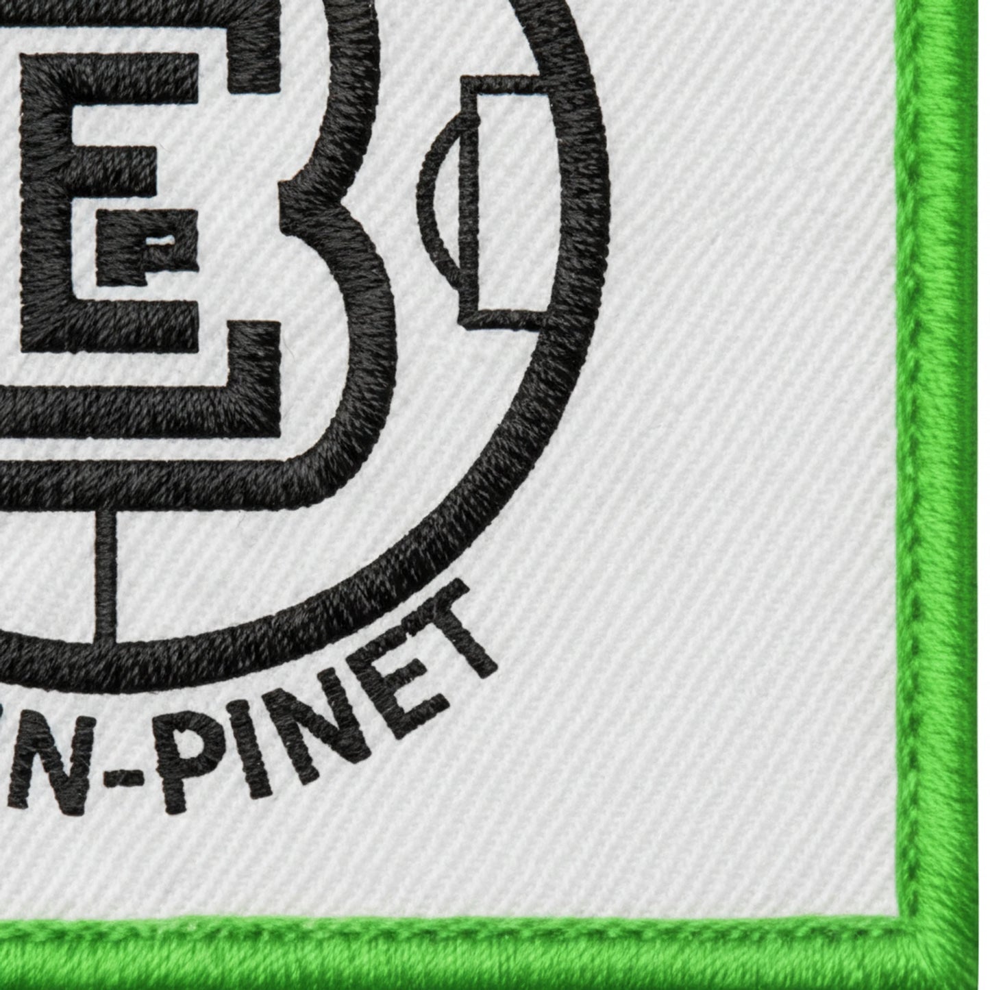 Détail broderie patch Basket Club Eyzin Pinet