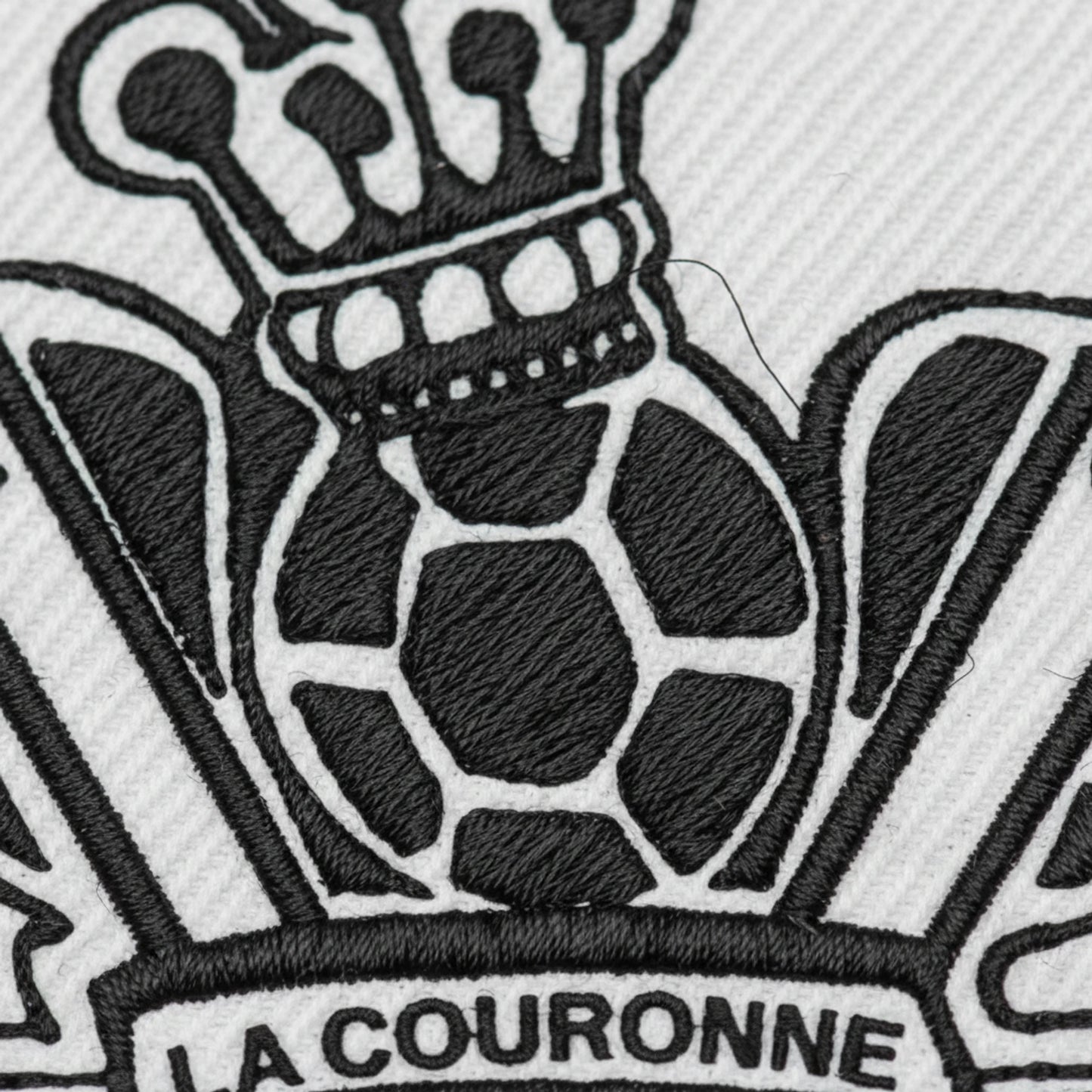 Détail broderie patch CO la Couronne