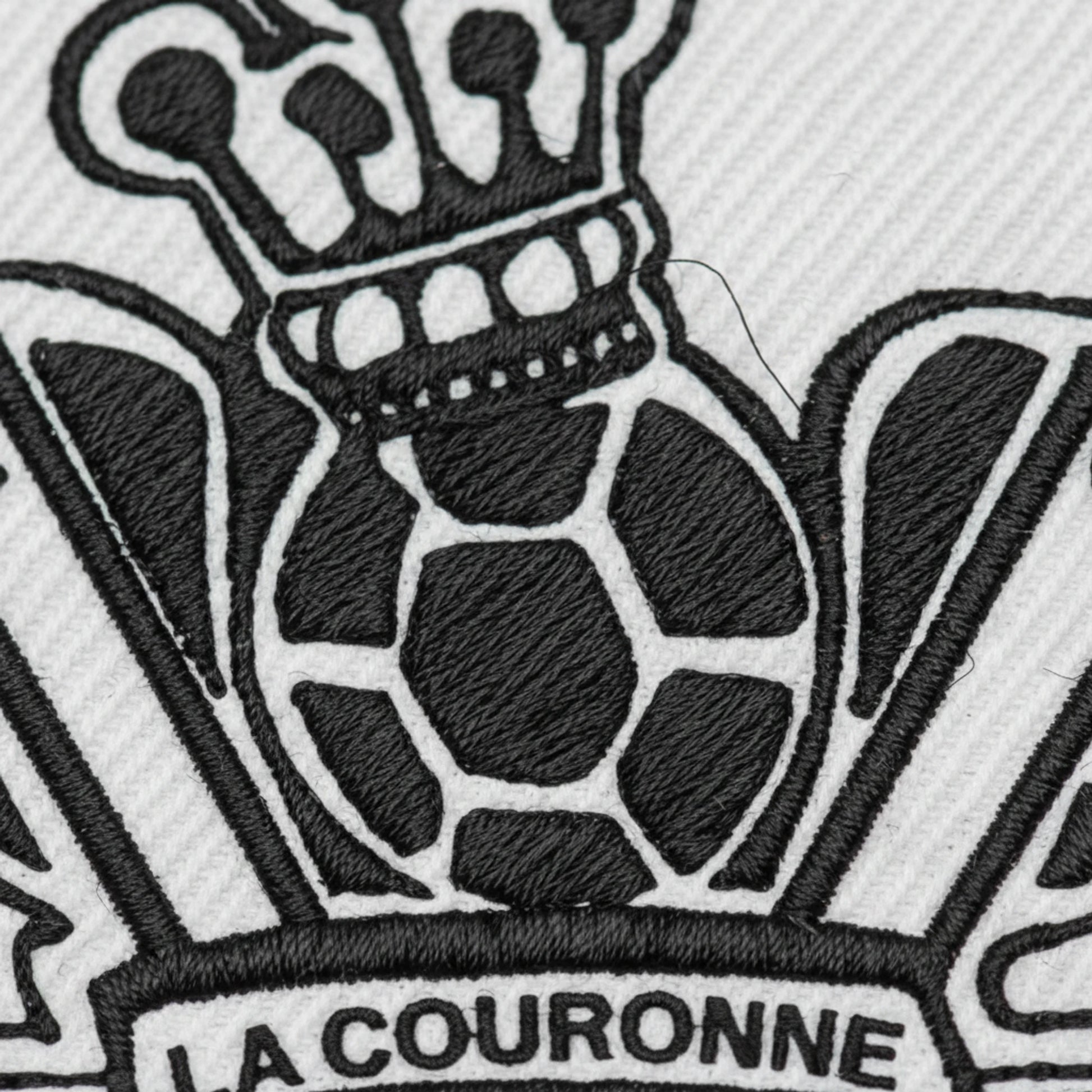 Détail broderie patch CO la Couronne
