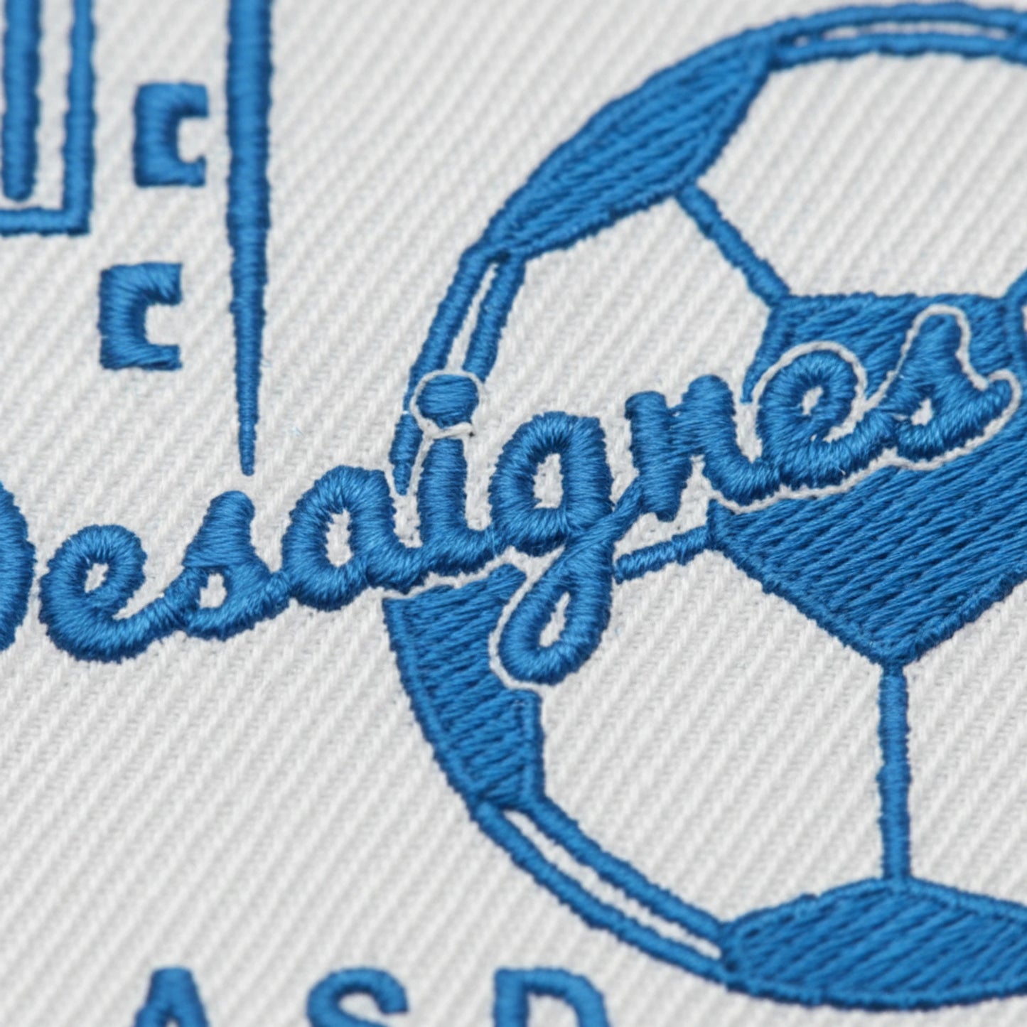 Détail broderie patch A.  S. DESAIGNOISE