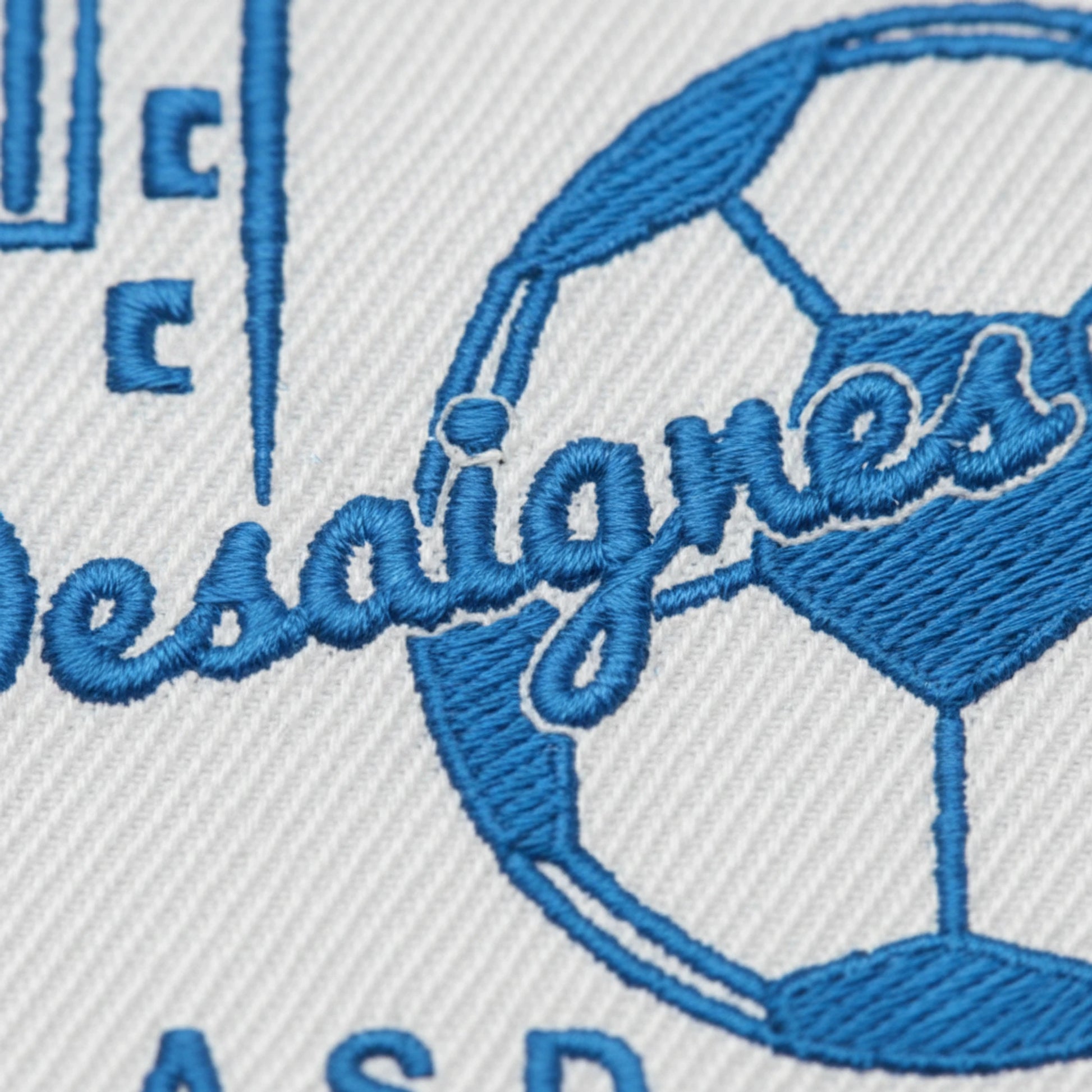 Détail broderie patch A.  S. DESAIGNOISE