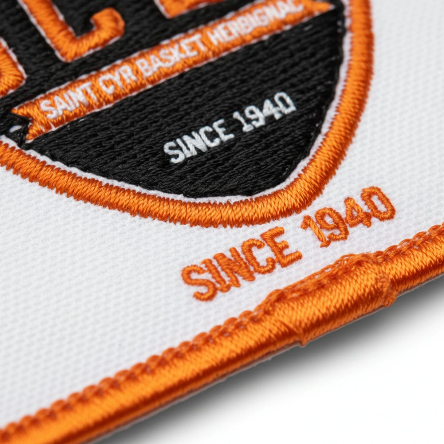 Détail broderie patch Saint Cyr Basket Herbignac