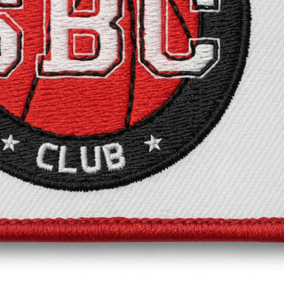 Détail broderie patch Seiches Basket Club
