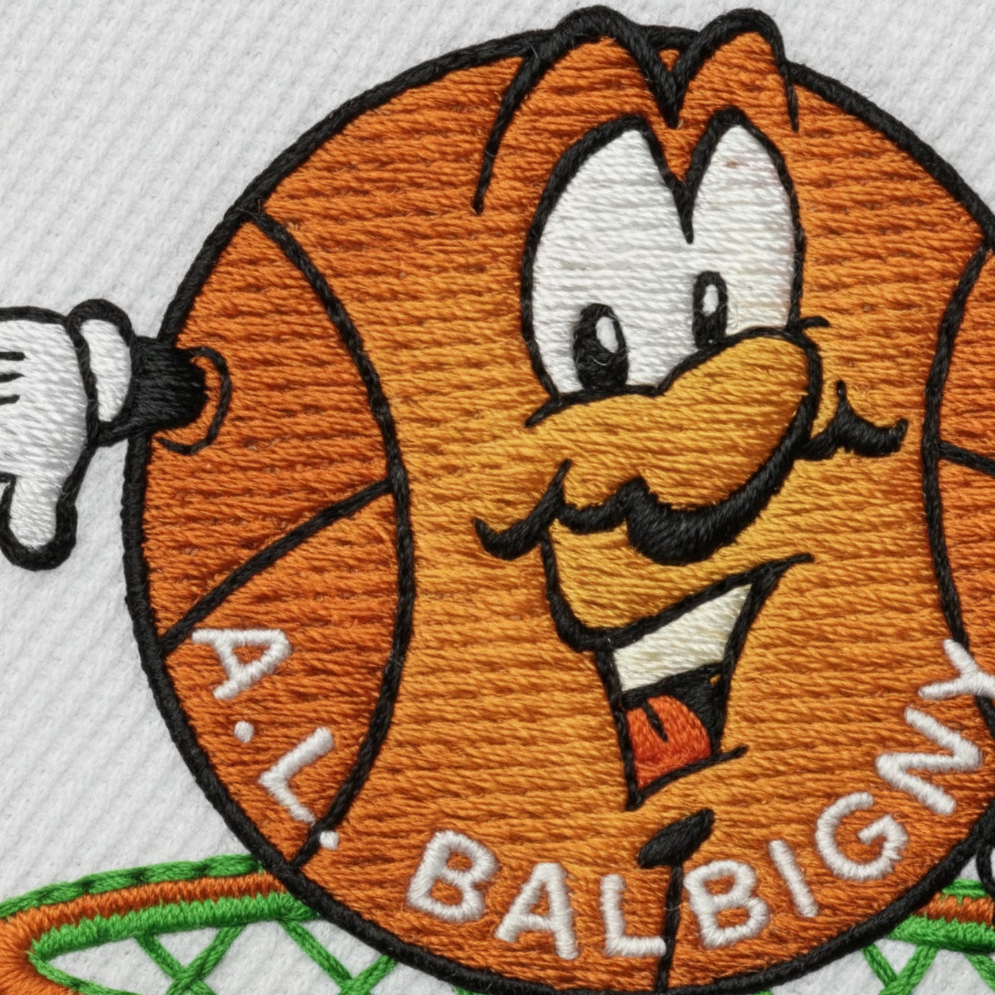 Détail broderie patch Balbigny AL
