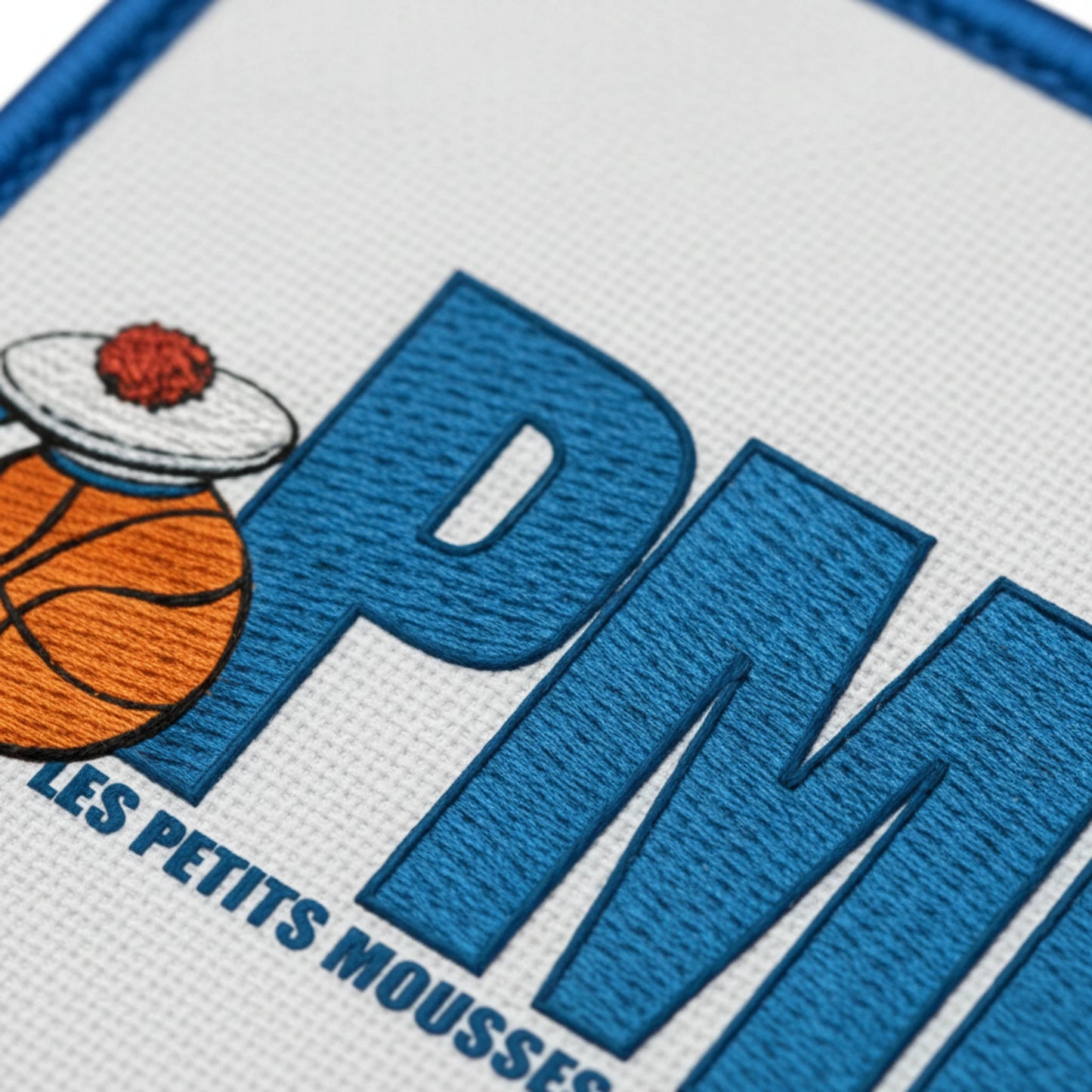 Détail broderie patch Les Petits Mousses Langoiran