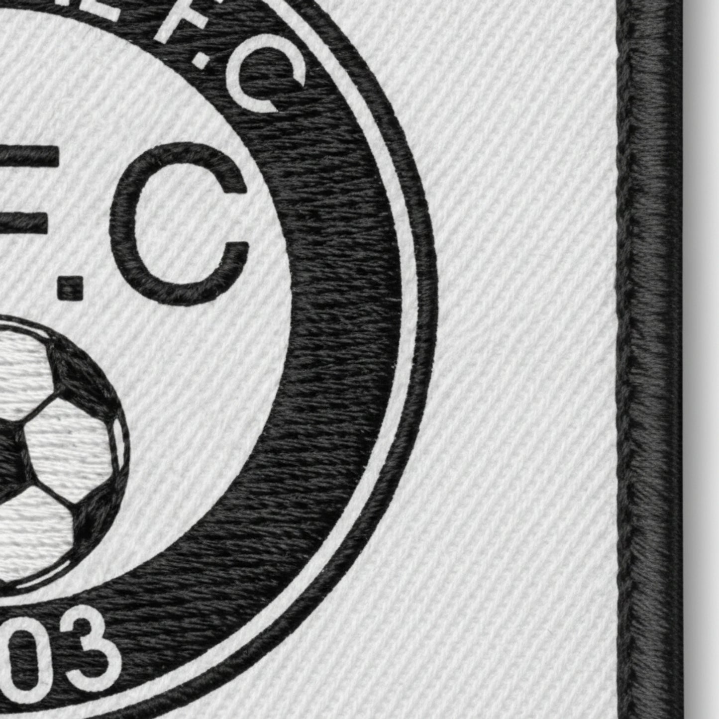 Détail broderie patch AIGUILHE F.C.