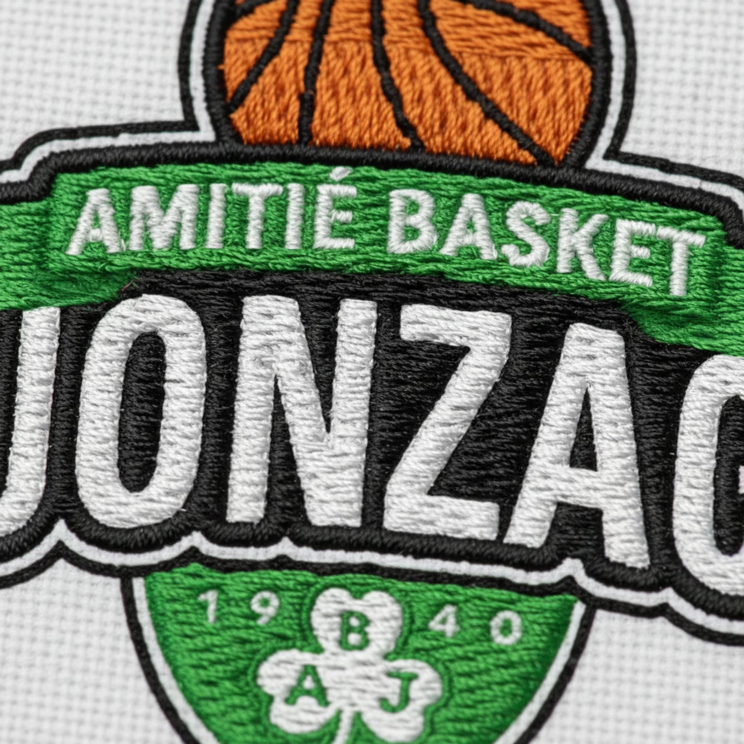Détail broderie patch Jonzac Amitie Basket