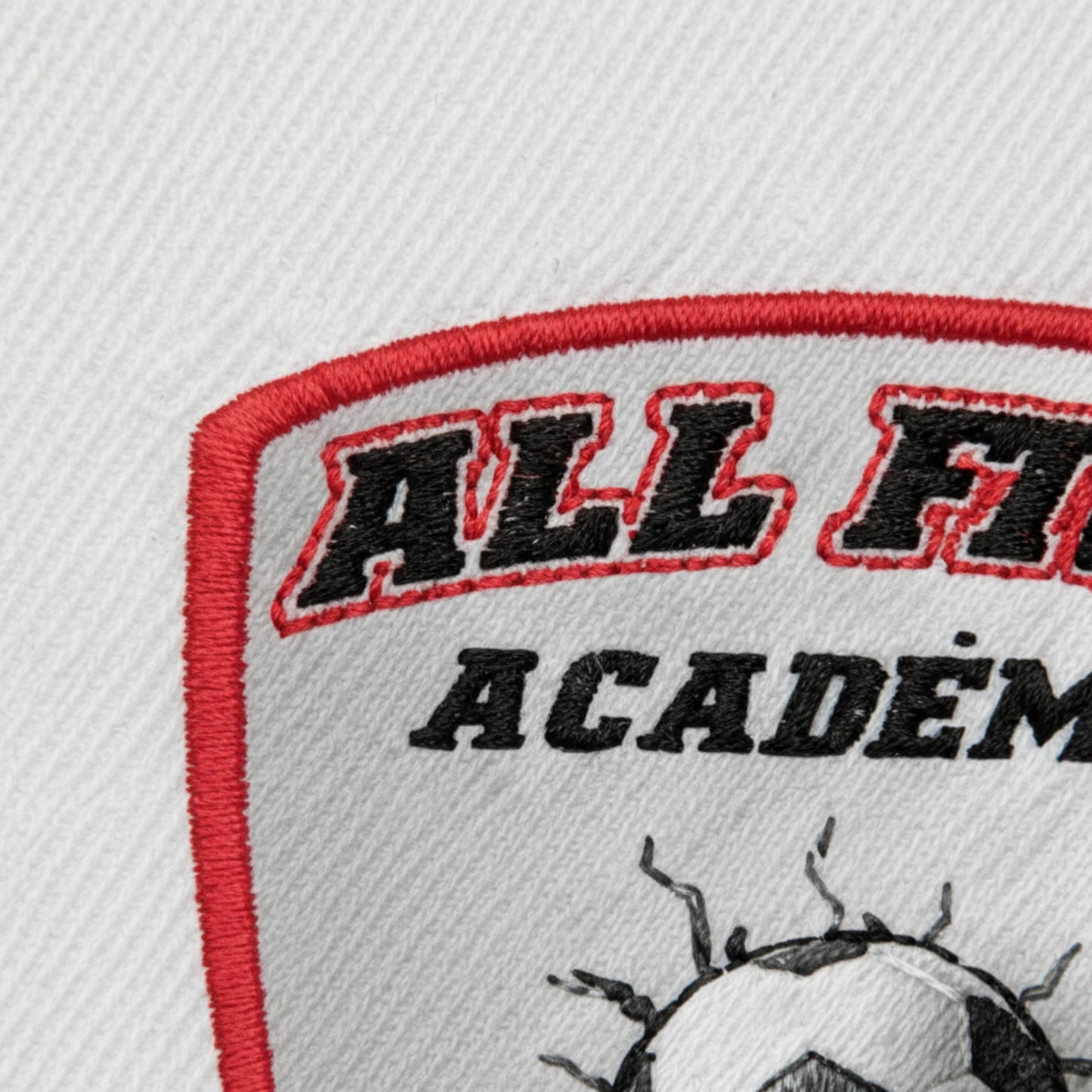 Détail broderie patch ALL FIVE ACADEMIE