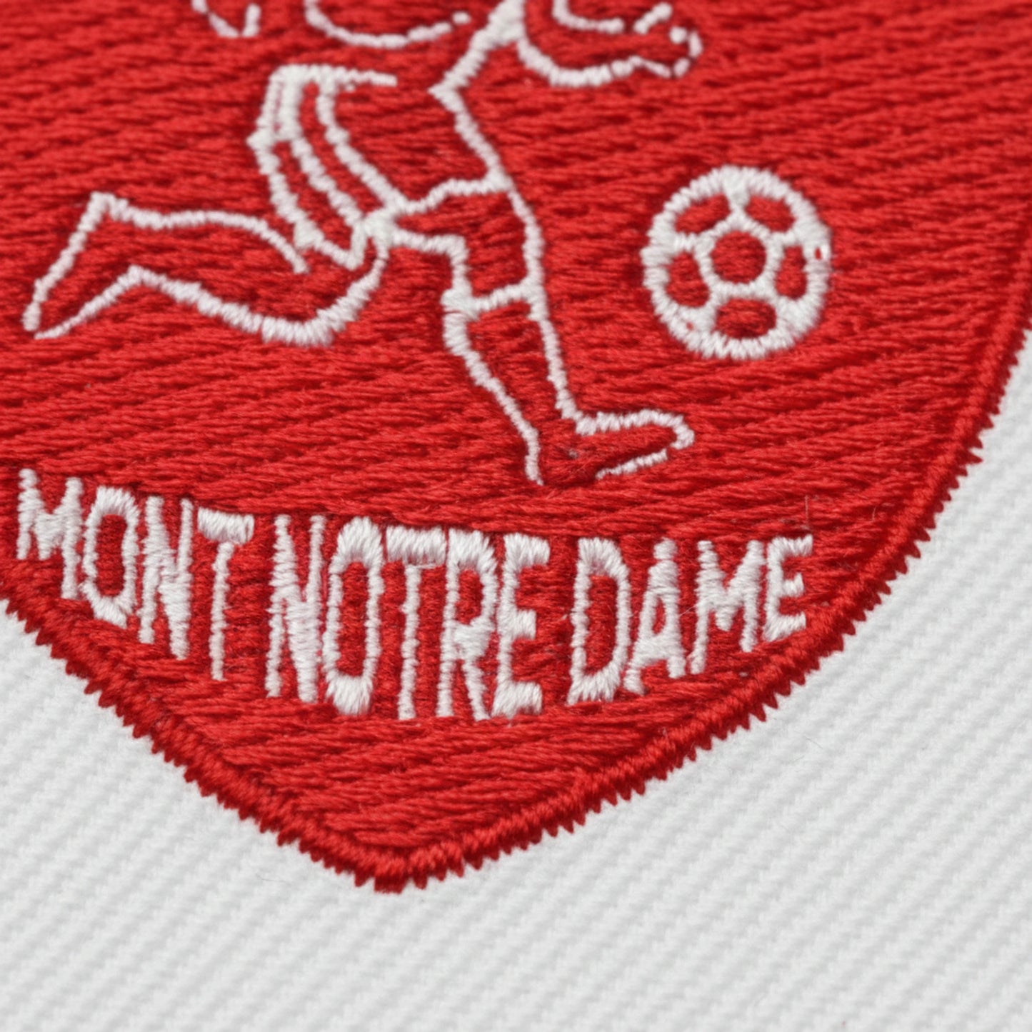 Détail broderie patch A.S. AV. DE MONT NOTRE DAME