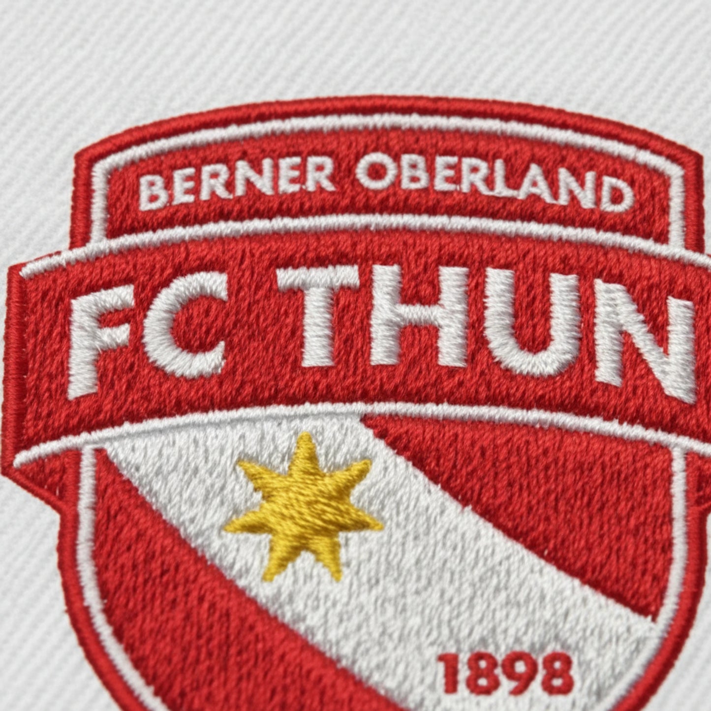 Détail broderie patch SUI - FC THOUNE