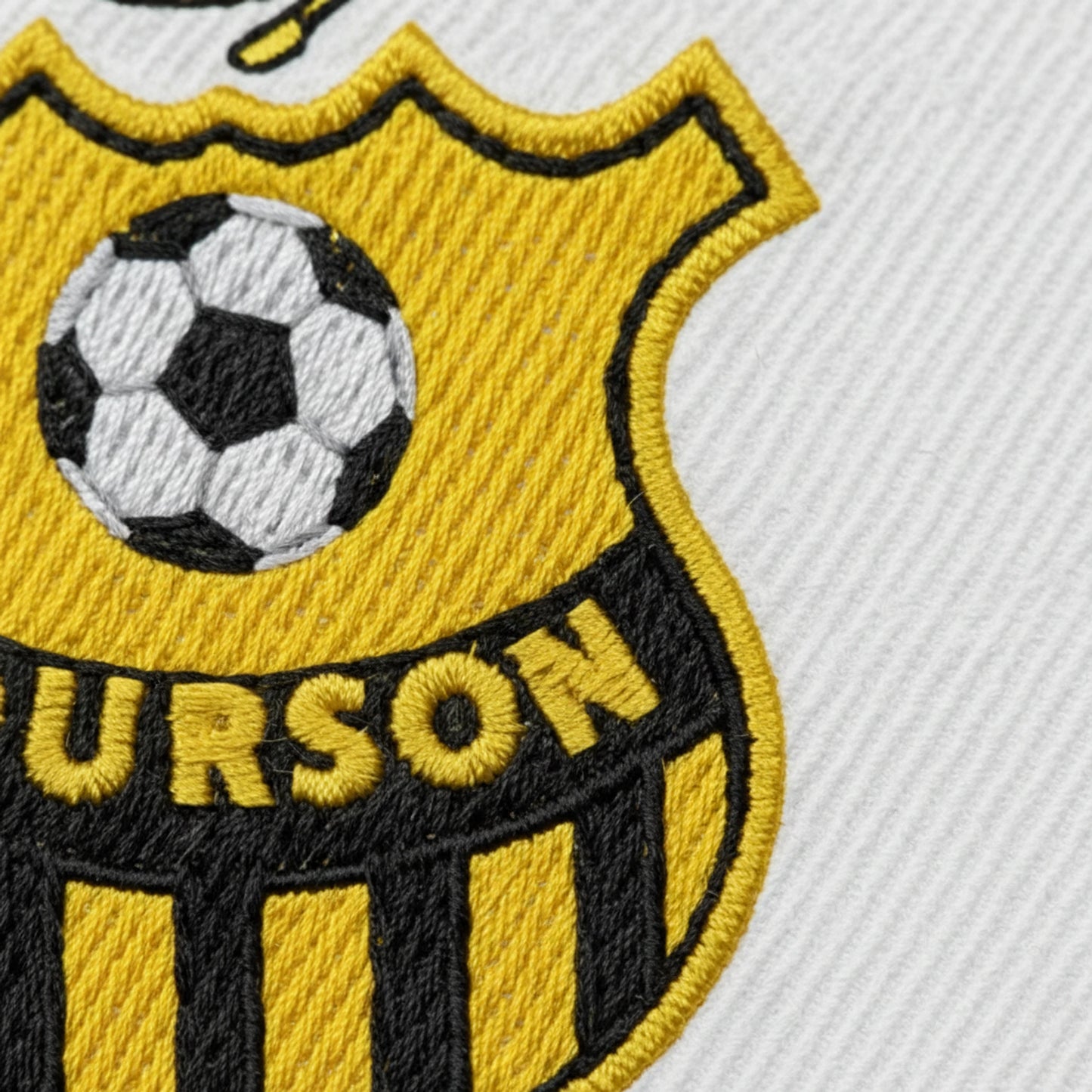 Détail broderie patch All sur Courson