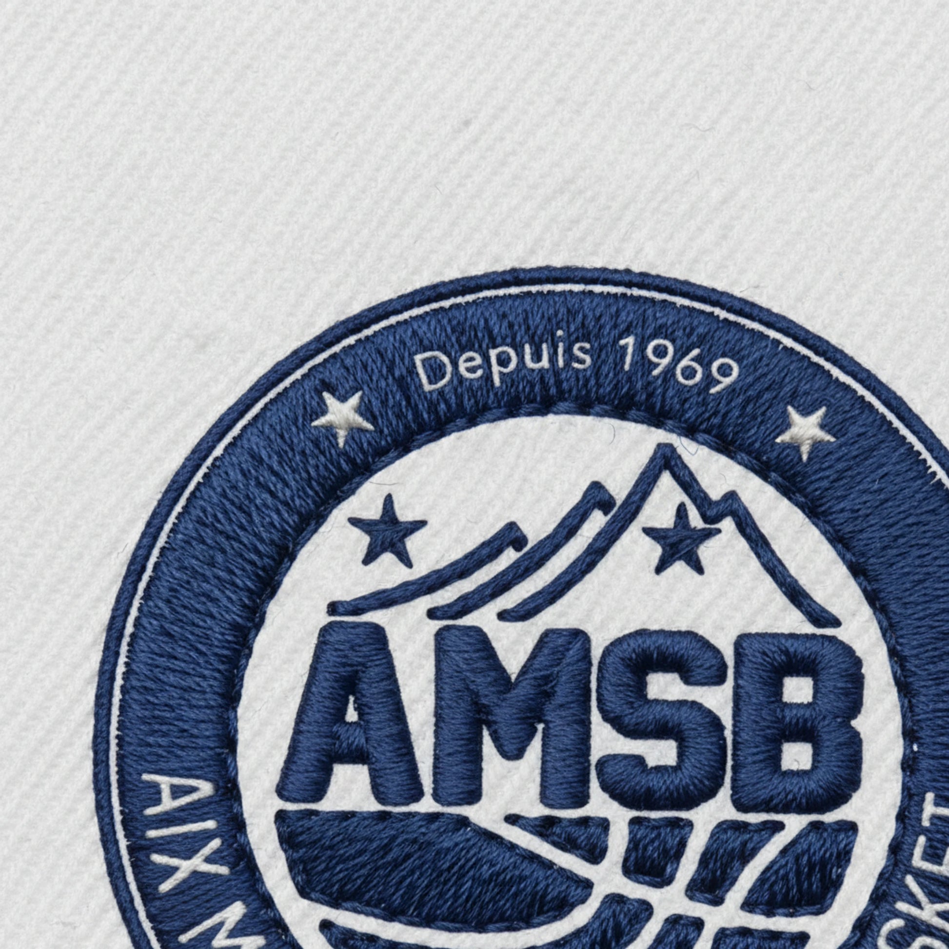 Détail broderie patch Aix Maurienne