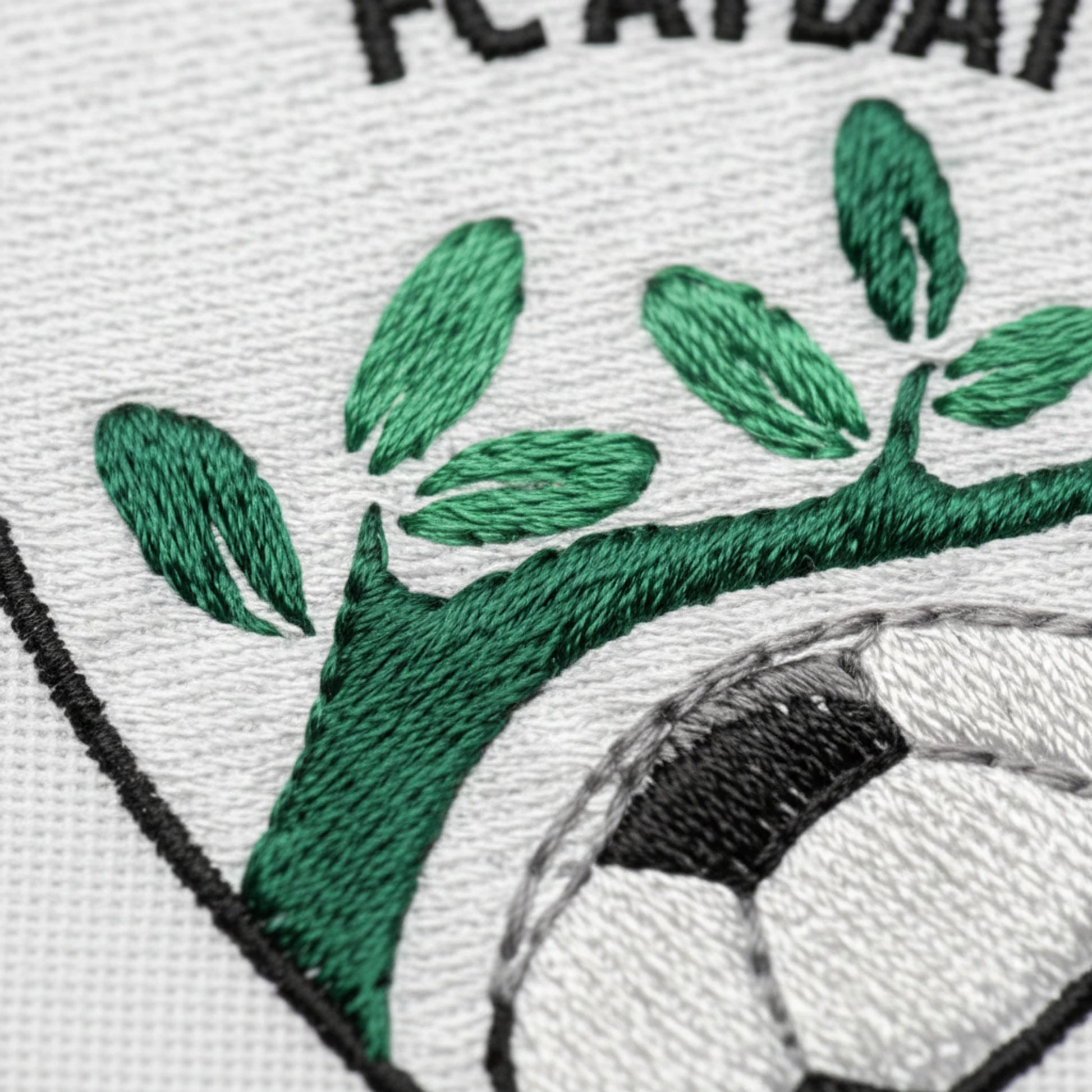 Détail broderie patch UNION FOOTBALL CLUB AYDAT