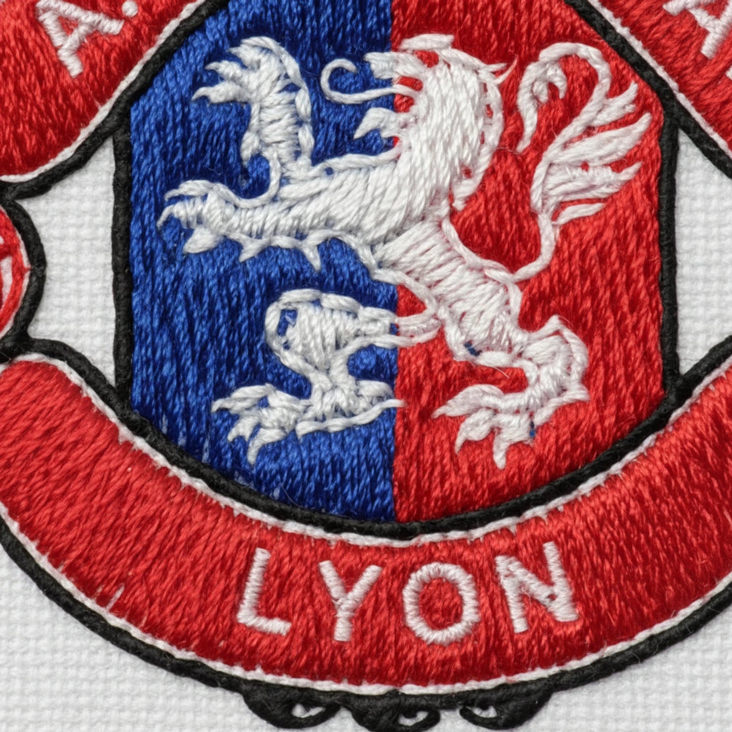 Détail broderie patch A.S. DE MONTCHAT LYON