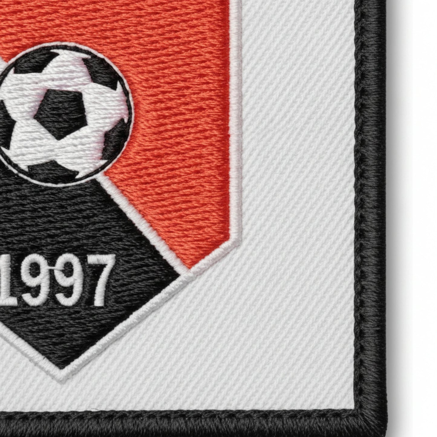 Détail broderie patch A.S. DE BERIGNY-CERISY