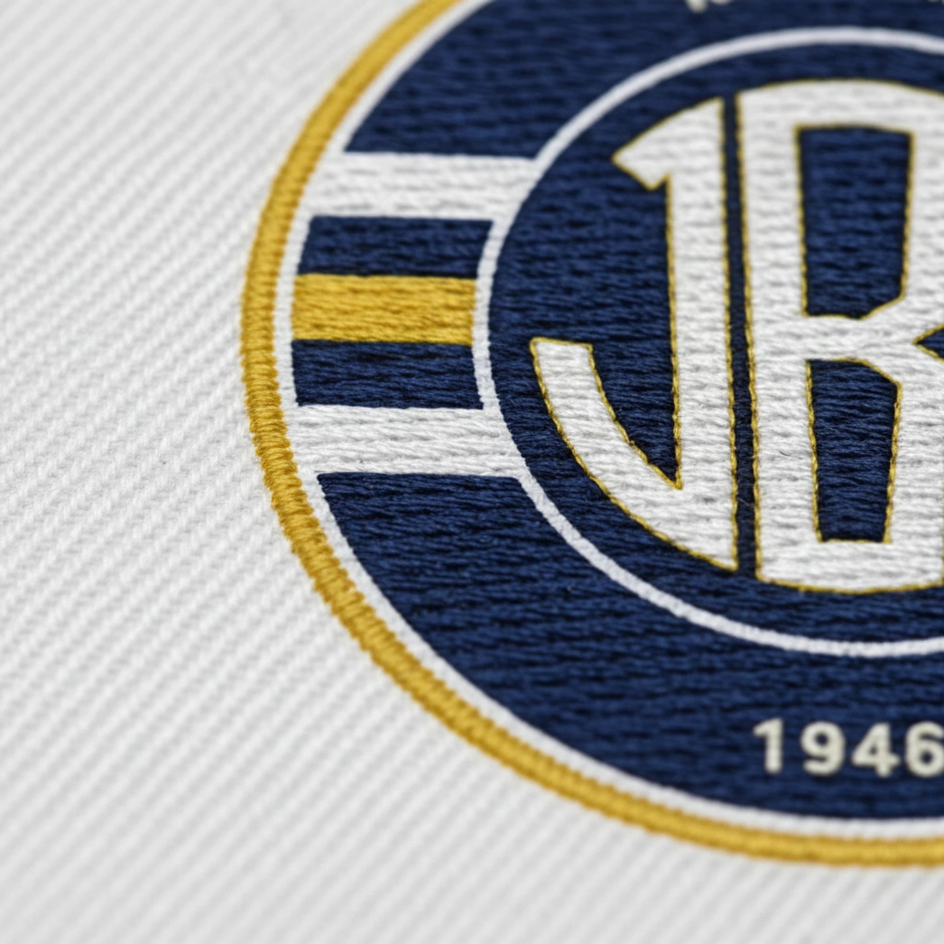 Détail broderie patch A St J Baptiste Roubaix