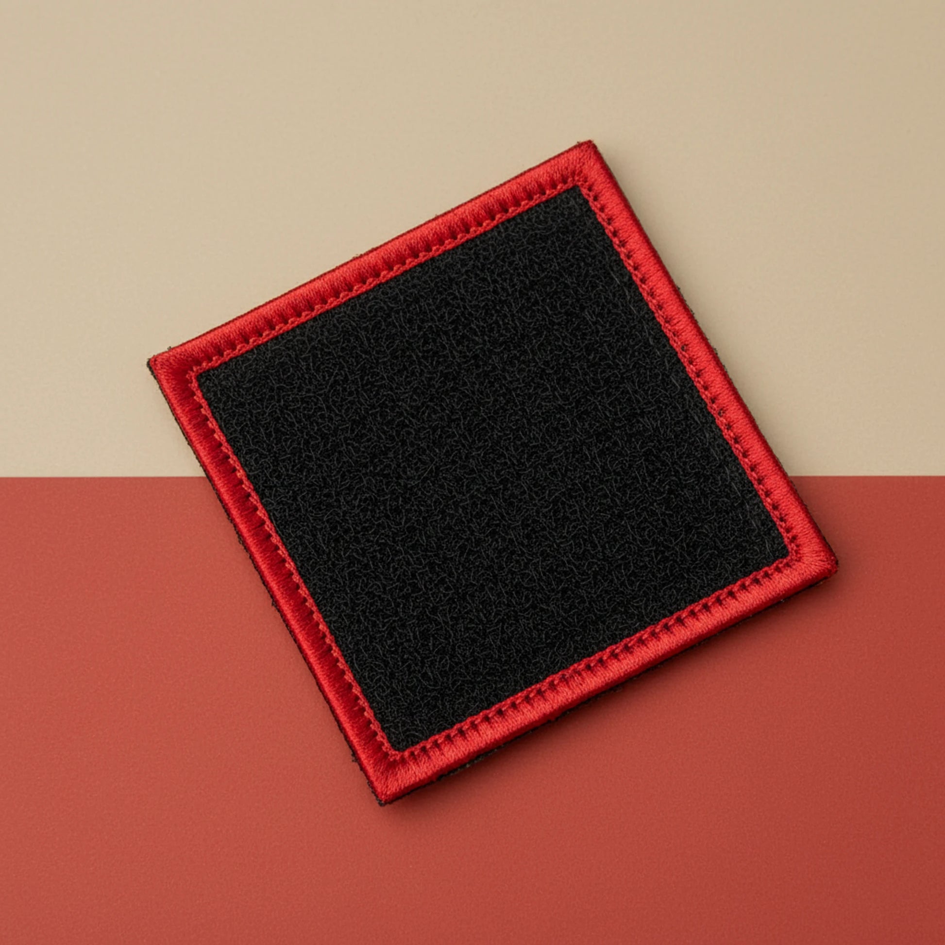 Patch CONCORDE ROUGEMONT sur casquette à velcro PPATCH
